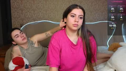 Snapshot of twobabesweet chatting on 01/10/25, 08:51 Welcome guys We Lili and Vic PVT open online show from 01/10/25, 08:51