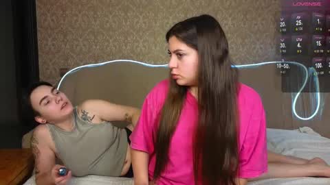 Snapshot of twobabesweet chatting on 01/14/25, 11:20 Welcome guys We Lili and Vic PVT open online show from 01/14/25, 11:20