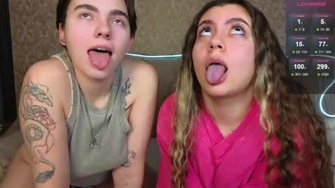 Snapshot of twobabesweet chatting on 02/01/25, 03:19 Welcome guys We Lili and Vic PVT open online show from 02/01/25, 03:19