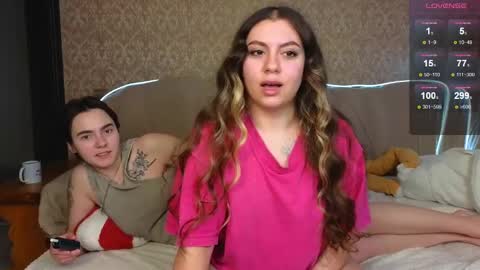 Snapshot of twobabesweet chatting on 02/16/25, 05:37 Welcome guys We Lili and Vic PVT open online show from 02/16/25, 05:37