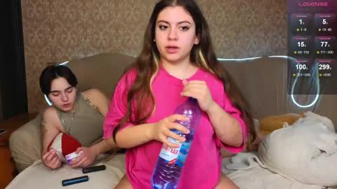 Snapshot of twobabesweet chatting on 02/16/25, 11:49 Welcome guys We Lili and Vic PVT open online show from 02/16/25, 11:49