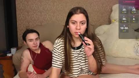 Snapshot of twobabesweet chatting on 10/16/25, 08:04 Welcome guys We Lili and Vic PVT open online show from 10/16/25, 08:04