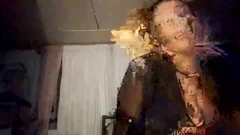 Snapshot of twocrazy85 chatting on 11/11/25, 11:21 Twocrazy85 online show from 11/11/25, 11:21