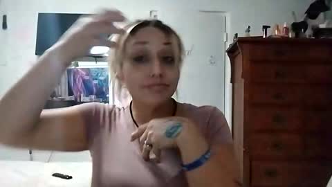 Snapshot of twocrazy85 chatting on 11/12/25, 10:04 Twocrazy85 online show from 11/12/25, 10:04