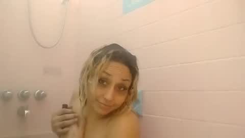 Snapshot of twocrazy85 chatting on 11/20/25, 02:39 Twocrazy85 online show from 11/20/25, 02:39