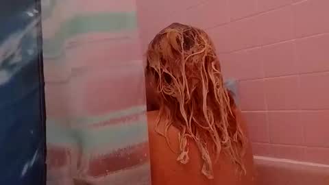 Snapshot of twocrazy85 chatting on 12/17/25, 01:50 Twocrazy85 online show from 12/17/25, 01:50