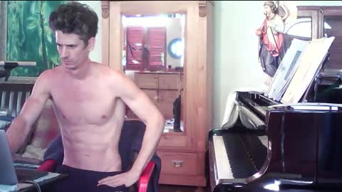 Snapshot of twoforallprivate chatting on 10/19/25, 01:45 TobeBritta online show from 10/19/25, 01:45