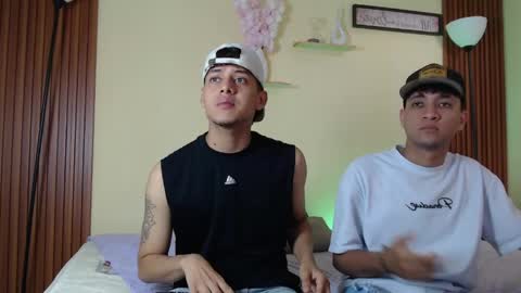 Snapshot of twohottrouble_ chatting on 03/30/26, 09:16 twohottrouble online show from 03/30/26, 09:16