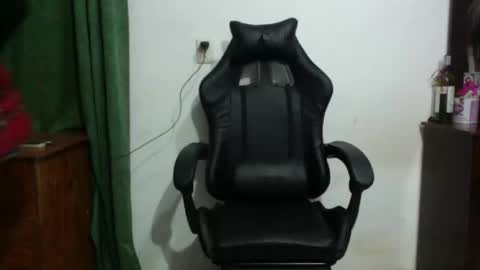 Snapshot of txina chatting on 12/22/25, 01:35 Xina Lane online show from 12/22/25, 01:35