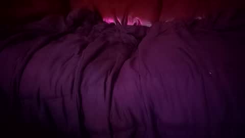 Snapshot of txoxc chatting on 12/22/25, 02:08 txoxc online show from 12/22/25, 02:08