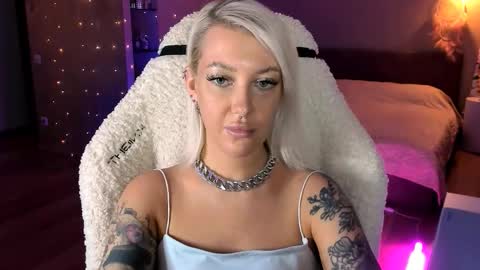 Miley online show from 11/29/25, 11:02