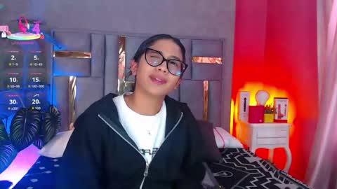 Snapshot of tyla_ks chatting on 12/18/25, 07:53 tyla_ks online show from 12/18/25, 07:53