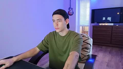 Snapshot of tyler_hack chatting on 10/06/25, 11:07 Tyler and Chris online show from 10/06/25, 11:07