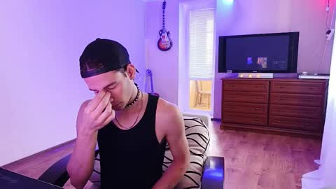 Snapshot of tyler_hack chatting on 10/07/25, 10:34 Tyler and Chris online show from 10/07/25, 10:34