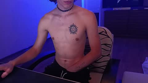 Snapshot of tyler_hack chatting on 10/10/25, 06:51 Tyler and Chris online show from 10/10/25, 06:51