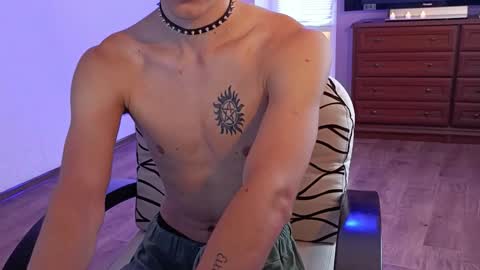 Snapshot of tyler_hack chatting on 10/11/25, 11:20 Tyler and Chris online show from 10/11/25, 11:20