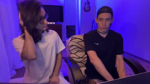 Snapshot of tyler_hack chatting on 10/12/25, 07:57 Tyler and Chris online show from 10/12/25, 07:57