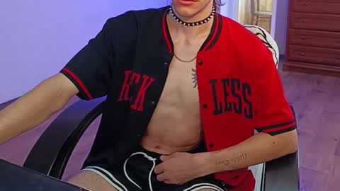 Snapshot of tyler_hack chatting on 10/13/25, 12:27 Tyler and Chris online show from 10/13/25, 12:27