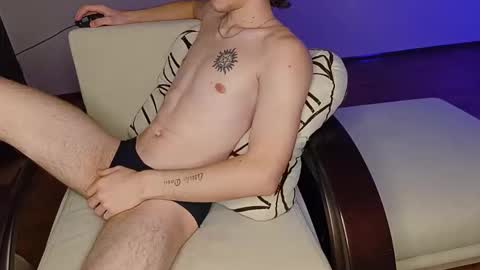 Snapshot of tyler_hack chatting on 11/26/25, 04:41 Tyler and Chris online show from 11/26/25, 04:41