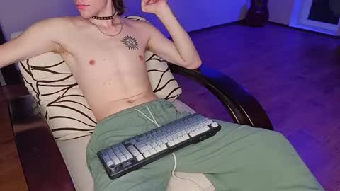 Snapshot of tyler_hack chatting on 12/01/25, 03:17 Tyler and Chris online show from 12/01/25, 03:17