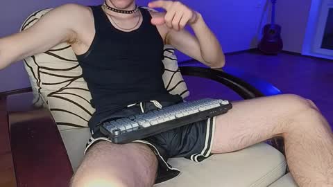 Snapshot of tyler_hack chatting on 12/04/25, 03:32 Tyler and Chris online show from 12/04/25, 03:32