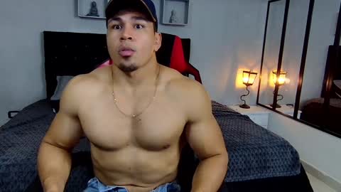 tyler_hank1 online show from 12/07/24, 03:36