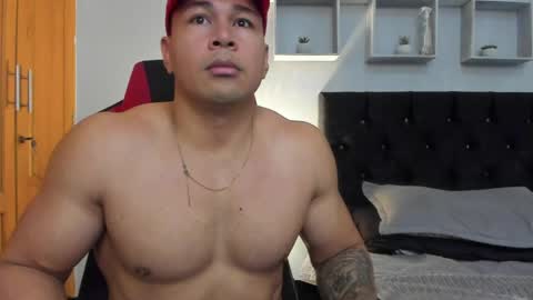 tyler_hank1 online show from 05/14/26, 12:56