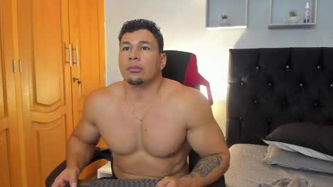 tyler_hank1 online show from 05/27/26, 07:22
