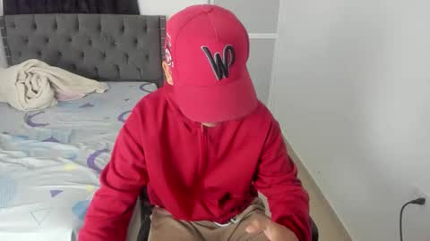 Snapshot of tyler_master24 chatting on 10/14/25, 11:33 tyler online show from 10/14/25, 11:33