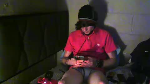 Snapshot of tylerlee199169 chatting on 01/01/25, 10:21 Tyler online show from 01/01/25, 10:21