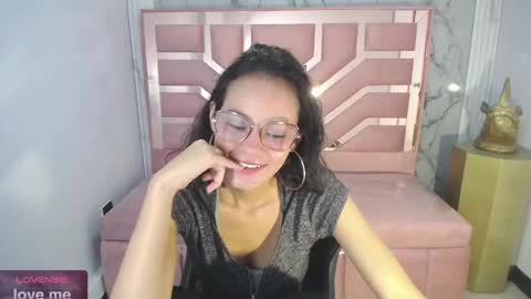 Snapshot of tyna_ch chatting on 02/04/25, 05:01 TYNA online show from 02/04/25, 05:01