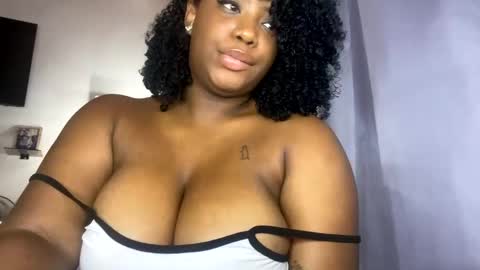 Snapshot of tyra_privacy chatting on 03/11/25, 02:32 Tyra privacy online show from 03/11/25, 02:32