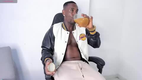 Snapshot of tyron_rulers chatting on 02/18/25, 10:25 Dvid Rullers online show from 02/18/25, 10:25