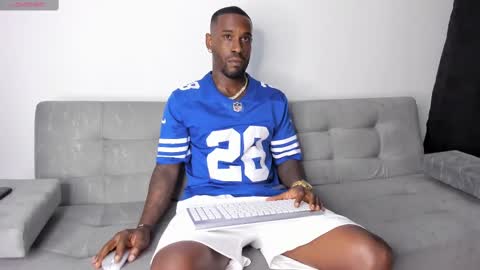 Snapshot of tyron_rulers chatting on 02/24/25, 01:24 Dvid Rullers online show from 02/24/25, 01:24