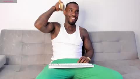 Snapshot of tyron_rulers chatting on 02/25/25, 10:29 Dvid Rullers online show from 02/25/25, 10:29