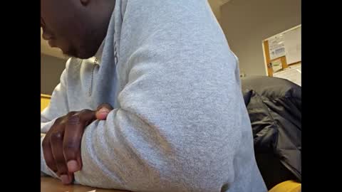 Snapshot of tyroneall chatting on 11/26/25, 03:02 tyroneall online show from 11/26/25, 03:02