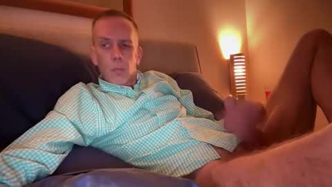 Snapshot of tyronev70 chatting on 12/22/25, 02:58 Ty online show from 12/22/25, 02:58