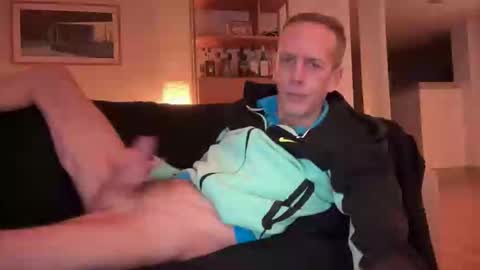 Snapshot of tyronev70 chatting on 01/09/26, 06:31 Ty online show from 01/09/26, 06:31