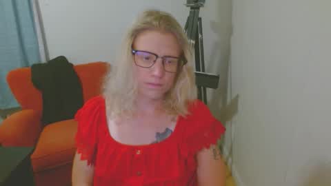 Snapshot of tyyyler93 chatting on 10/04/25, 02:42 TylerAlternative online show from 10/04/25, 02:42