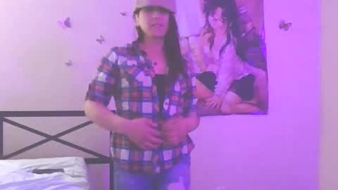 Snapshot of uandme_baby chatting on 02/22/25, 09:23 Azelia B online show from 02/22/25, 09:23