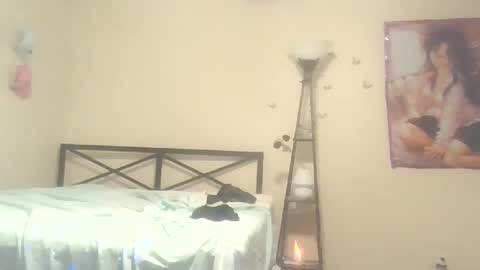 Snapshot of uandme_baby chatting on 02/27/25, 06:50 Azelia B online show from 02/27/25, 06:50