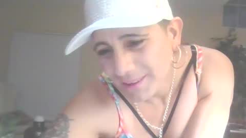 Snapshot of uandme_baby chatting on 03/06/25, 05:03 Azelia B online show from 03/06/25, 05:03