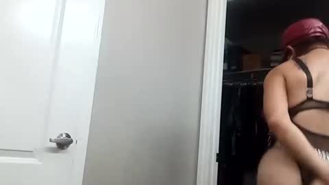 Snapshot of uandme_baby chatting on 10/03/25, 06:05 Azelia B online show from 10/03/25, 06:05