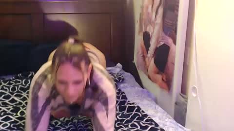 Snapshot of uandme_baby chatting on 10/07/25, 12:19 Azelia B online show from 10/07/25, 12:19