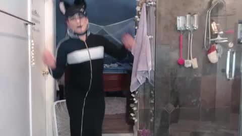 Snapshot of uandme_baby chatting on 01/13/26, 04:45 Azelia B online show from 01/13/26, 04:45