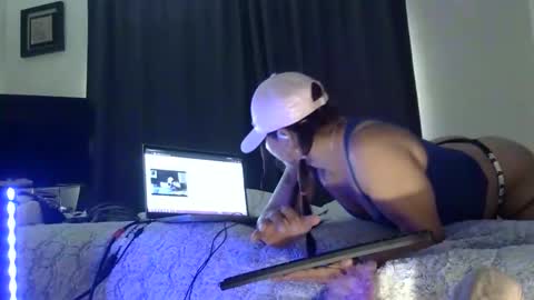 Azelia B online show from 05/14/26, 01:40