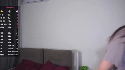 Lili online show from 05/17/26, 06:26