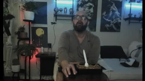 Snapshot of ugly_viking chatting on 12/04/24, 05:27 Ugly Viking online show from 12/04/24, 05:27