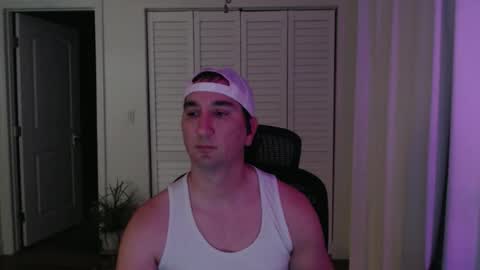 Snapshot of uglyduck3532 chatting on 11/09/25, 04:00 uglyduck3532 online show from 11/09/25, 04:00