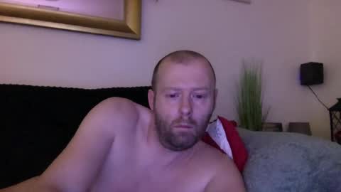 Snapshot of ukmatty3 chatting on 12/18/24, 11:40 ukmatty3 online show from 12/18/24, 11:40